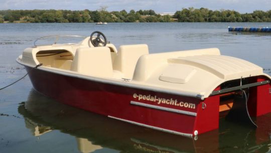 E-Pedal Yacht: From the floating key ring to the electric pedal boat