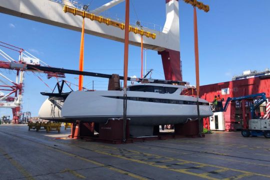 Arrivée en Europe du 1er Ocean Class 50 de HH Catamarans