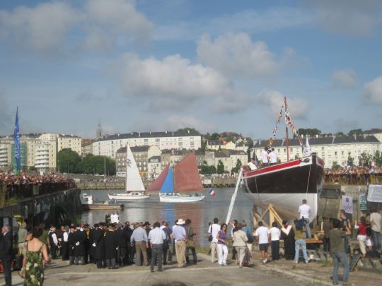 Nantes mène depuis plusieurs années des actions pour développer son activité nautique (baptême de la réplique du bateau de Jules Vernes)