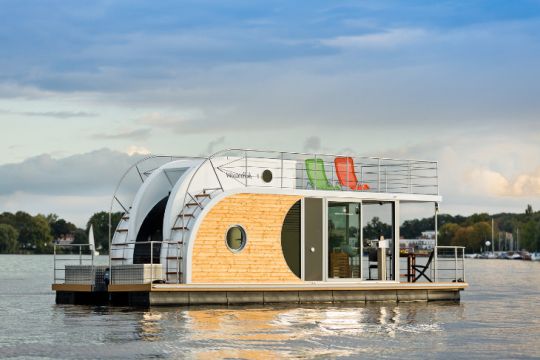 Nautilus Houseboat