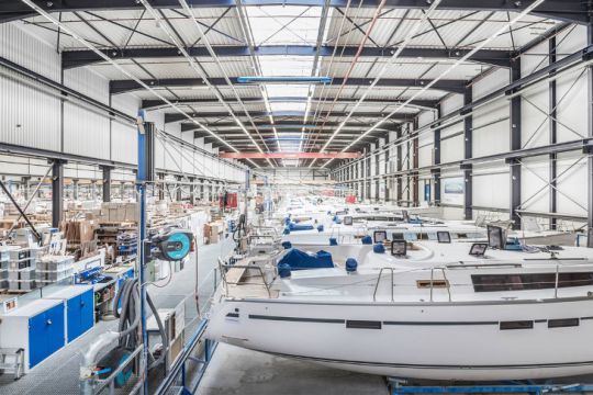 L'usine Bavaria Yachts a repris un rythme industriel