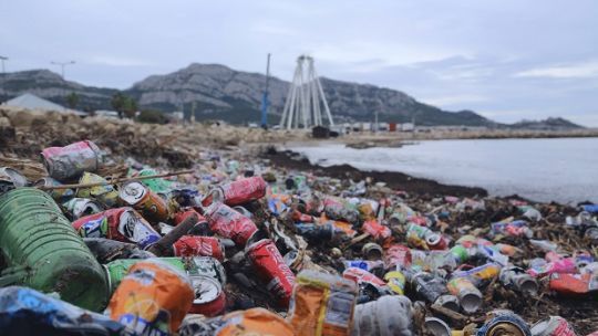 Une plage marseillaise après un épisode de fortes pluies 