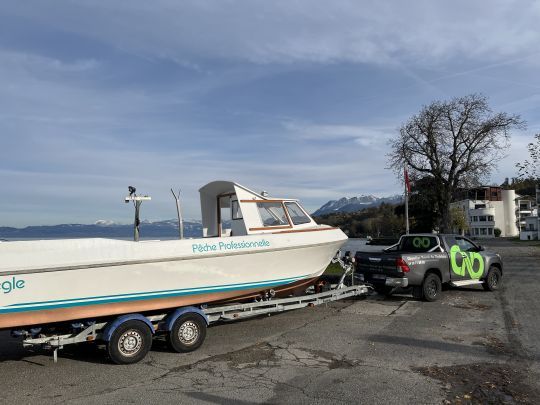 Le véhicule de service sortant un bateau de l'eau en cette fin décembre 2023. (c) CNC