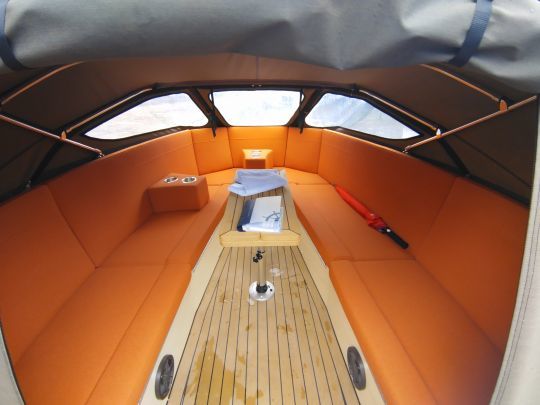 Le salon de pont de l'Aluship 670 ©Maxime Leriche