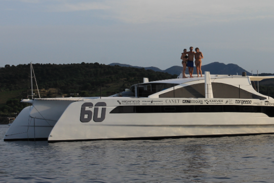 Read the article One Cat, un catamaran laboratoire prochainement mâté.