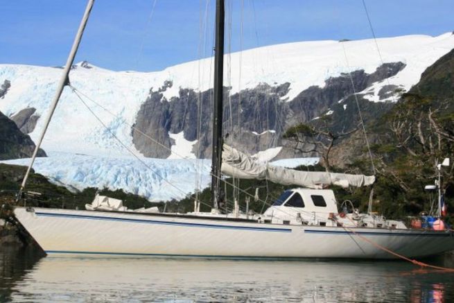 The Paradise yacht on a stopover at the foot of a glacier