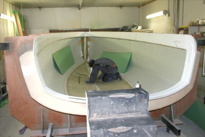 Draping of a sailboat hull