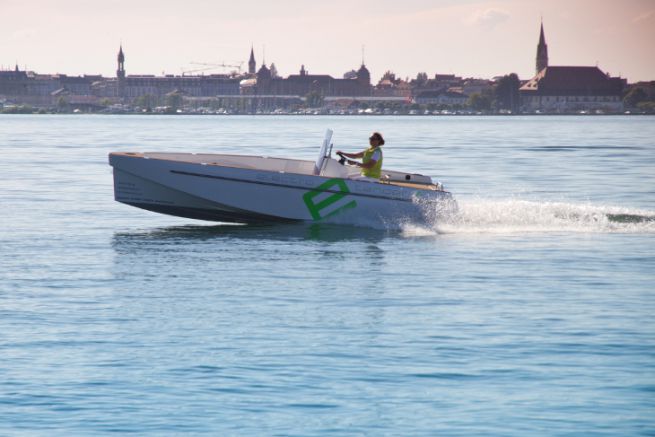 Electric boat with Aquamot motor