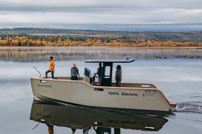 X Shore electric boat, model Eelex 8000