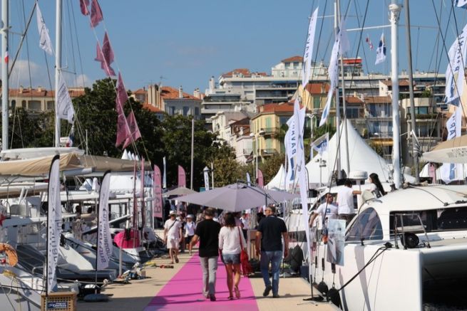 Visitors to the Cannes Yachting Festival