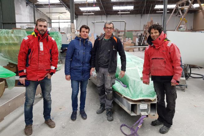 Arrival of the Epoh moulds at the Espace Vag yard (on the right, Yannick D'armancourt creator of the Epoh)