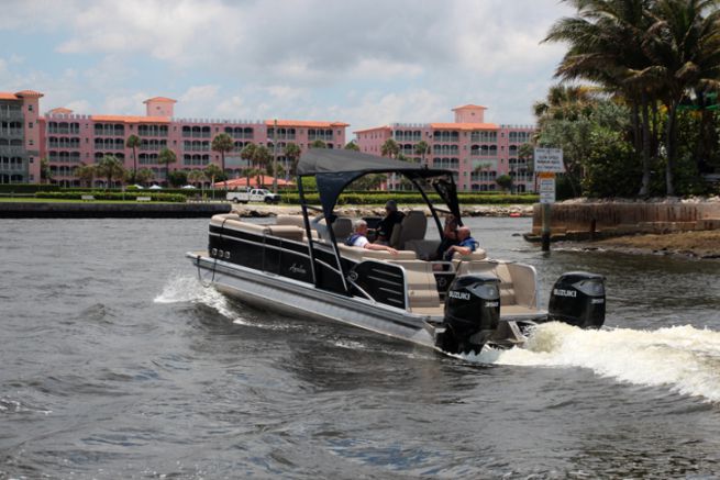 Aluminum Pontoon Boat in Miami