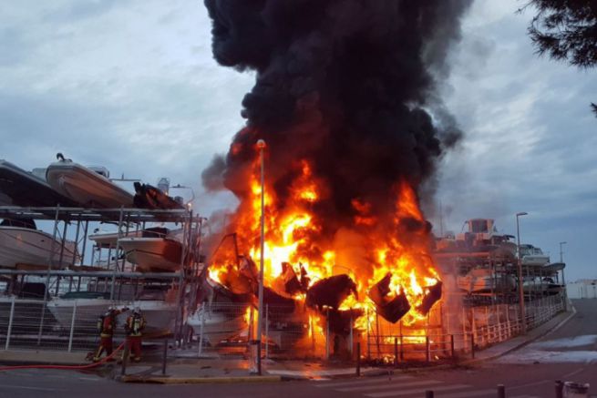 The fire destroyed by boats at the dry port of Batotel in Marseille