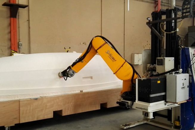 Sanding a model of a boat hull by a robot as part of the Coroma Project