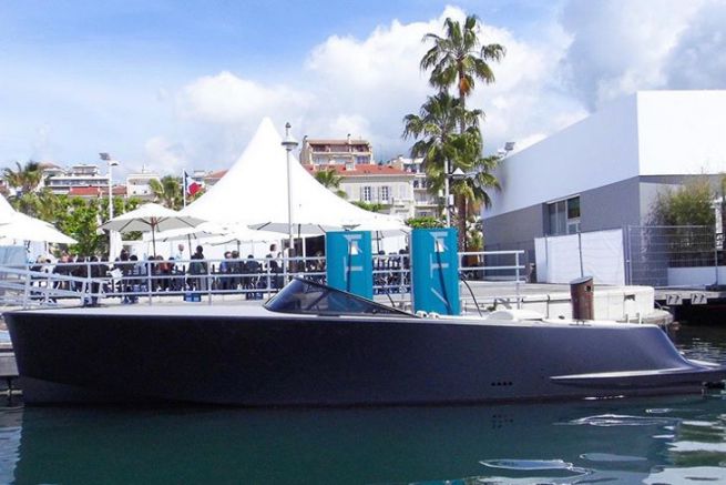 Vita SuperPower electric boat charging station in Cannes