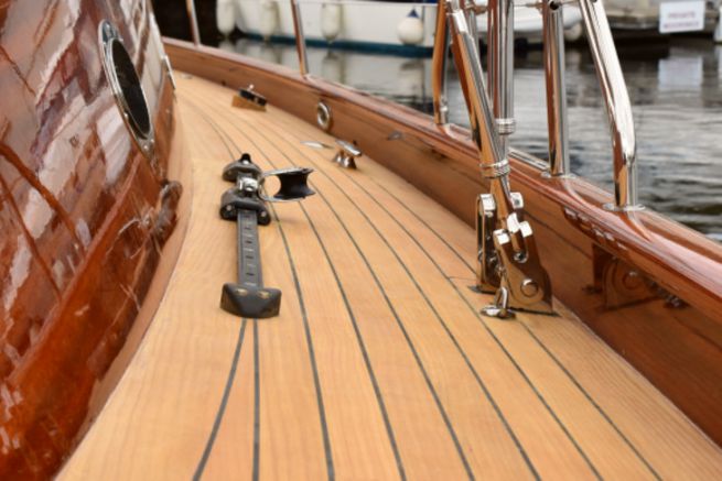 Lignia Yacht, a deck covering made of Monterey pine, an alternative to teak