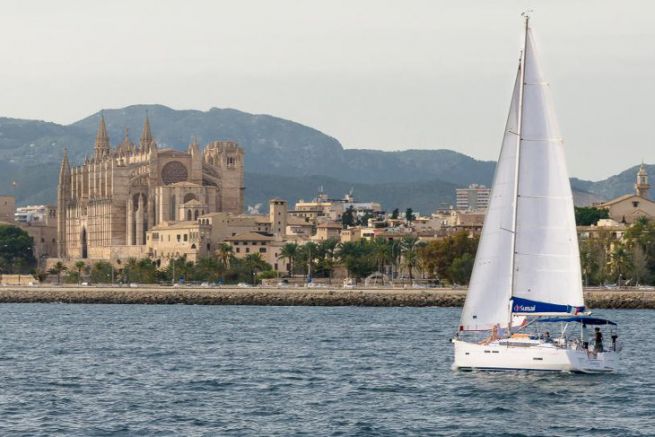 The yacht charter company Sunsail leaves Palma de Mallorca