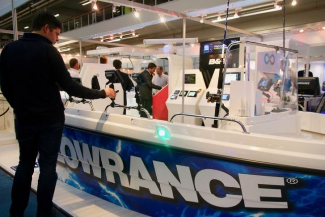 Lowrance changes distributor in France