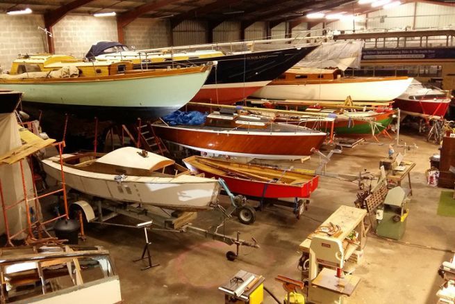 The shipyard, specialist in heritage boats, located in Kergroise should continue its activity