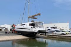Catamaran launching with hydraulic trailer Parklev Cata