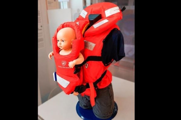 Kanguro, the life jacket designed to protect parent and child, by Veleria San Giorgio