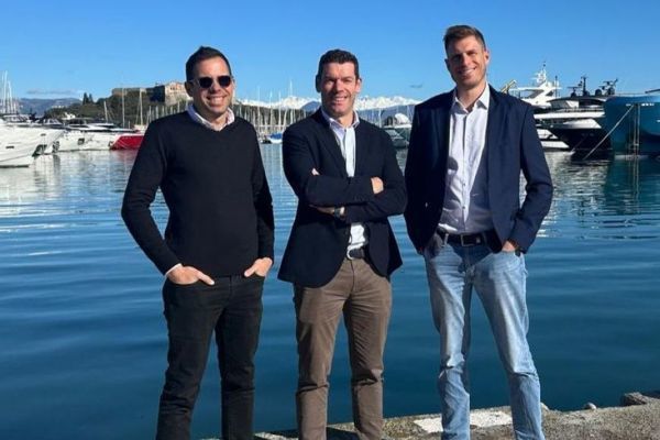 Guillaume Letellier , Vianney Gu�z�nec and Adrien Letellier