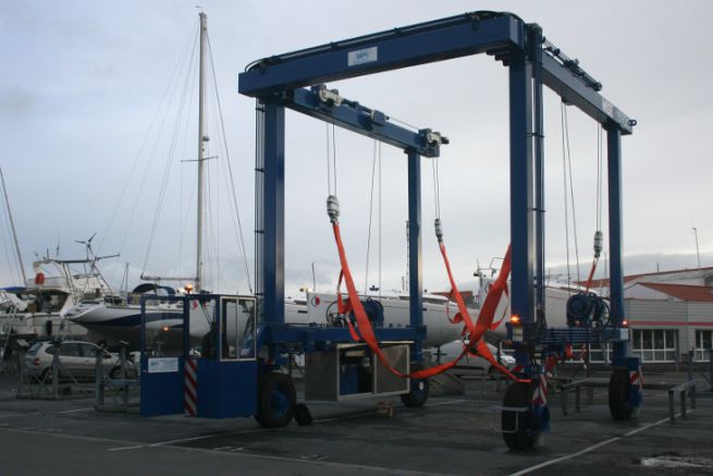 New boat lift at the Port des Minimes in La Rochelle