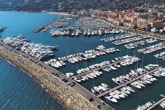 Port Camille-Rayon, Vallauris-Golfe-Juan, near Cannes (Alpes-Maritimes) - photo Port Camille-Rayon