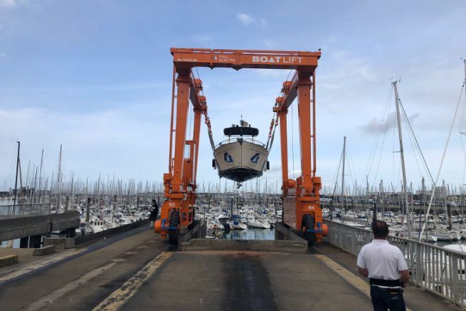 New electric Boatlift from La Rochelle