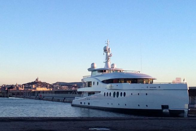 Yacht maintenance in Marseille at Monaco Marine